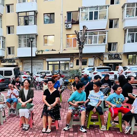 红色电影送清凉   点亮居民‘仲夏夜’