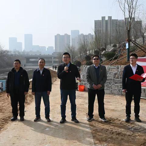 济南市排水服务中心第三党支部联合山东坤润铁融城市服务有限公司党工委、中铁十局集团一公司市政分公司党支部等开展“河润泉城 植树添绿”植树节主题党日活动