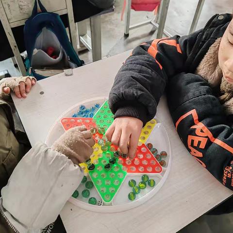 跳棋社团：智慧与友谊的乐园 ———确山县第四小学