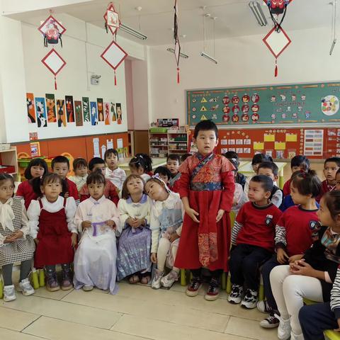 伊宁县弓月新城幼儿园大三班宝贝㊗️大家月圆家满，阖家团圆，生活美美，幸福永远🎑