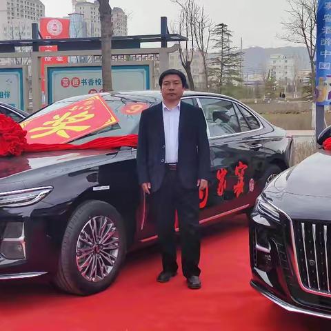 主要采用新零售模式，酒免费喝，还能挣钱