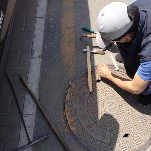 井盖扰民 及时修复