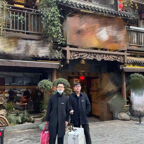 新华饭店支行为某民营餐馆上门开展营销活动