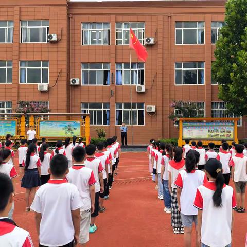 踔厉奋发 乘风破浪—孟姑集镇岳楼小学举行2024-2025年秋季开学第一周升旗仪式