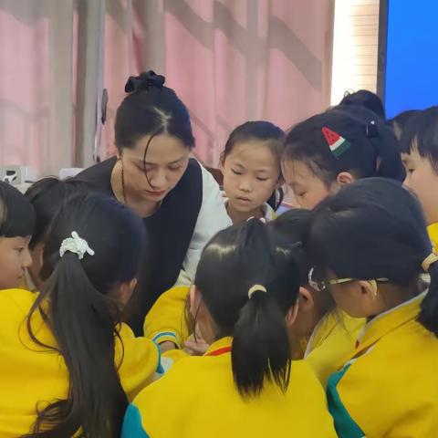 共教共研集广益   同课同构展异彩 ——金康园小学教育集团与周佳泉名师工作室“推理意识”专题研讨