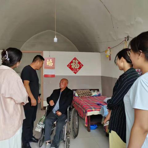 慰问困难党员，关怀温暖人心