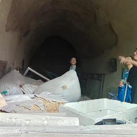 雨中守护显担当 筑牢防汛“安全墙”