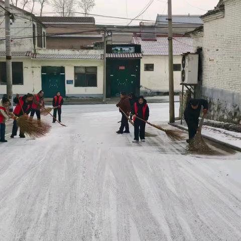 清理积雪，守护西仵出行安全