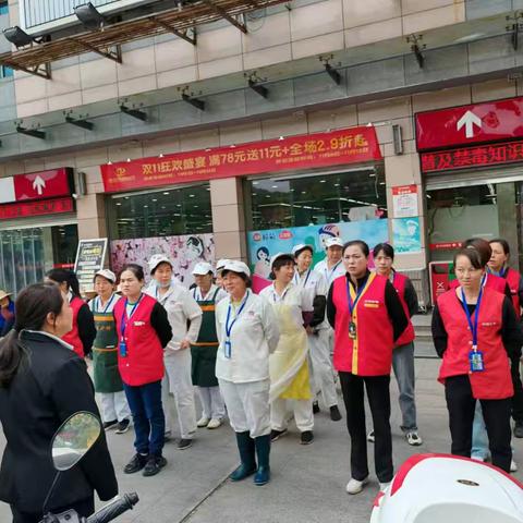 五星营运自查门店:罗田店，自查时间：2024年11月8日自查人员：门店经理，分管经理，各课组课长 ‍检查问题点： ‍1.货区仓库商品未封箱，部分单品缺货。 ‍2.生鲜排面缺货，台面卫生差，商品直接落地。