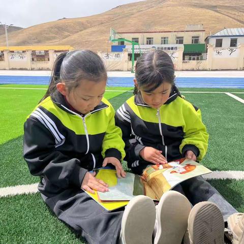 龙门乡民族寄宿制小学《世界读书日》活动