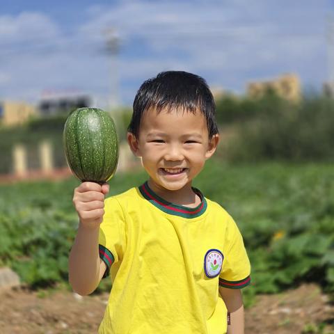 昭通市育苗幼儿园小一班“趣探农科院，劳动最光荣”亲子户外活动