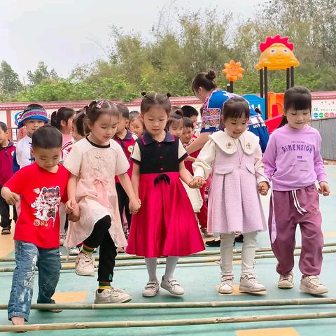 《欢乐三月三》——陆川县沙坡镇横山小学附属幼儿园欢庆“三月三”活动