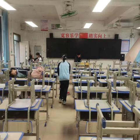 聚力大扫除，洁净迎新－海南师范大学附属小学开展元旦大扫除活动