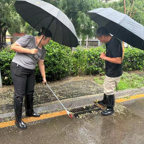 雨季巡查不停歇 安全隐患记心间——静水园社区持续开展汛期隐患排查工作