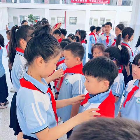 “逐梦新时代，争做好队员”——上饶市第十一小学二（9）中队第三批入队仪式