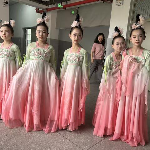 六一文艺汇演：三（9）班古风舞蹈的精彩绽放