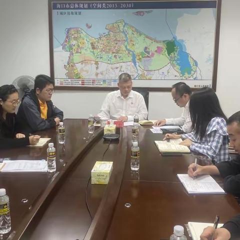 李忠标副秘书长为市治水办党员干部讲主题教育专题党课