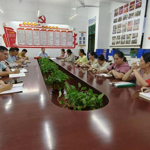 琼中县第二小学 青年教师及薄弱学科教师 帮扶工作会议纪实