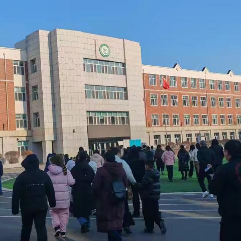 校社携手育新苗 亲子同心伴成长——东长小学“家长课堂”活动纪实