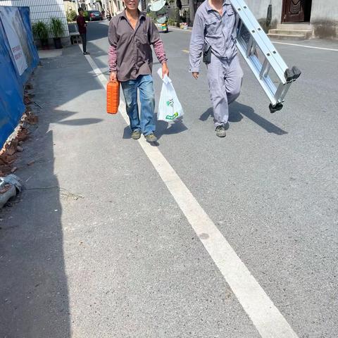 安装烟感报警器 守护独居老人安全