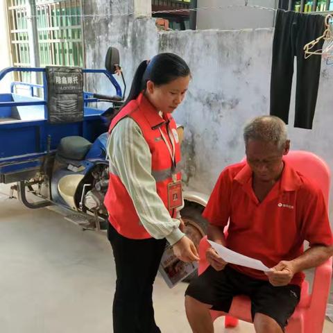 三家镇网格员入户开展养老诈骗宣传工作
