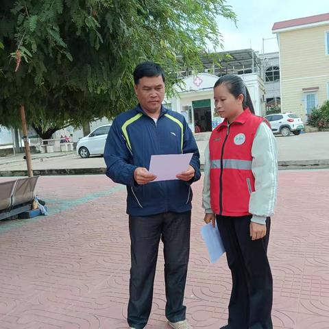 三家镇网格员开展法治宣传工作