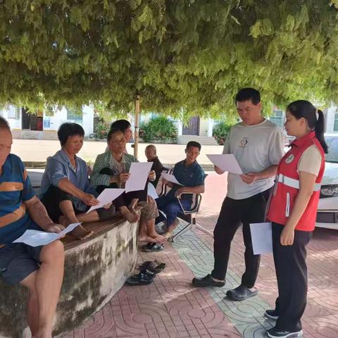 三家镇网格员开展养老诈骗宣传活动