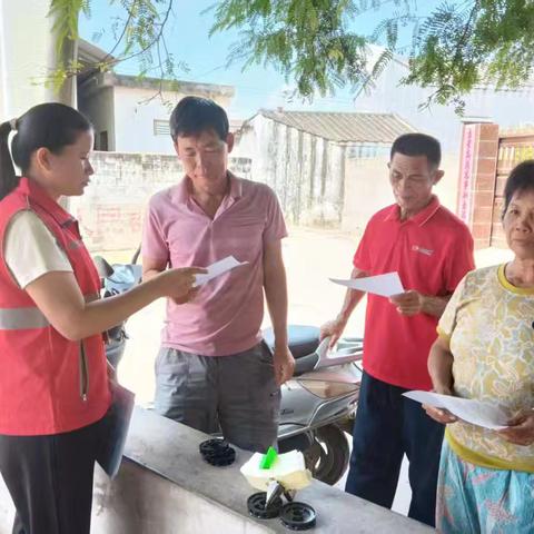 三家镇网格员开展扫黑除恶宣传工作