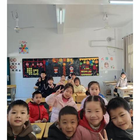 妙笔挥洒，传承文化 ————城关小学一年级书法社团剪影