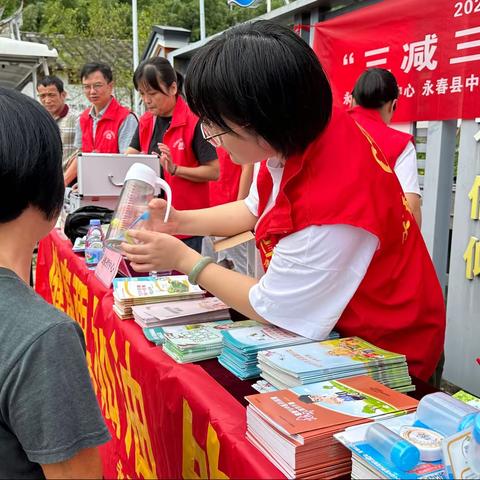 永春县妇幼保健院开展全民健康生活方式＂三减三健 从我做起＂宣传活动（副本）