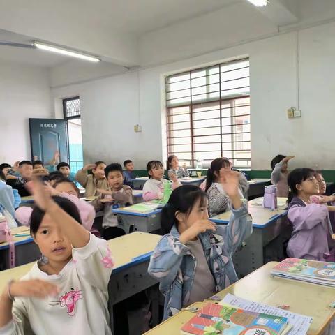 “红色伴我成长，红歌唱响校园” ——杜曲镇朱集小学红歌比赛