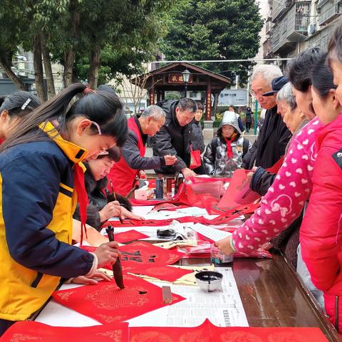 [我们的节日·精神的家园]东霞社区开展“翰墨写祥瑞 迎春送祝福”赏年画 过大年系列活动