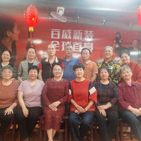 五一良辰聚旧友，半生欢语话同窗