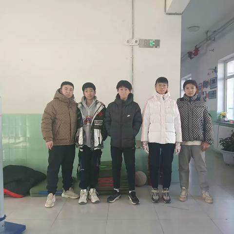 天寒意志坚    锻炼每一天          三街小学寒假五个一之体育践行篇