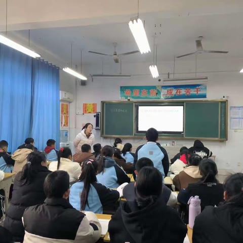 示范引领，共同提高——北集坡一中开展学科优秀教师公开课活动