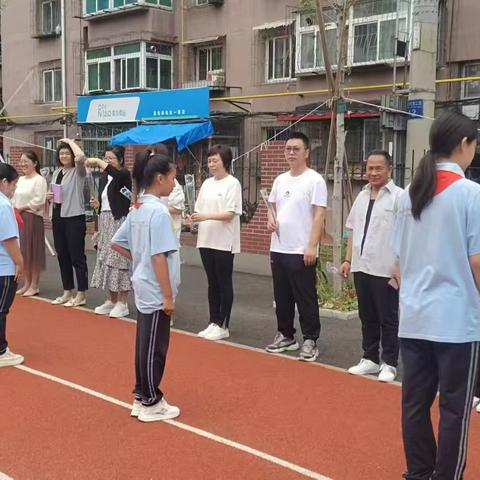 友谊社区党委联合抚顺市华园中学开展“鲜花诉心，感念师恩”教师节活动