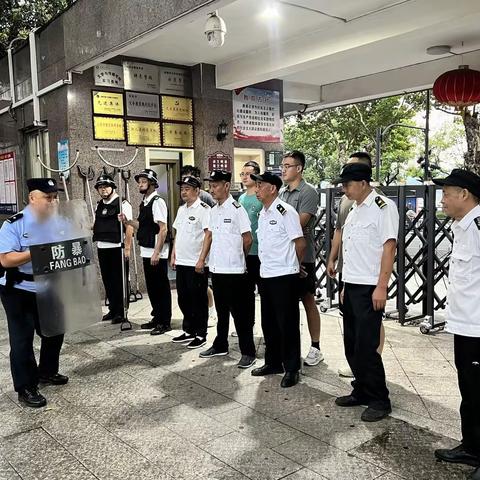 宜昌外小联合派出所开展防暴演练