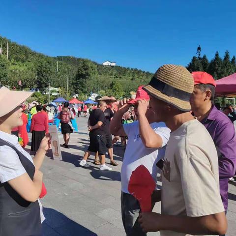 贵阳银行福泉支行开展现金服务网格化宣传活动