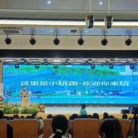 小玩国大班自主建构游戏《鸟窝神梯》