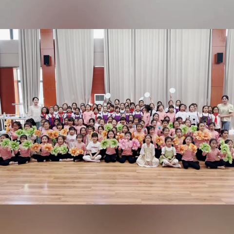 如果您的孩子站在人群里，总是缩着肩含着胸，拍照永远躲在最后一排，上台就紧张，动作不敢放开，越长大越不自信，只要进店告诉我们老师，我们将为孩子公益上1节形体气质与自信公开课，只为孩子眼里有光。