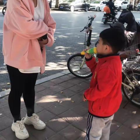 阳光幼儿园❤️金口才🎤雏菊班🌼国庆🇨🇳假期~小记者采访