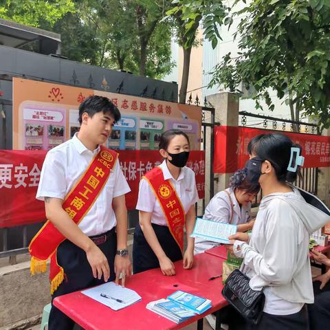 信义支行走进社区 助力居民三代社保卡便捷更换