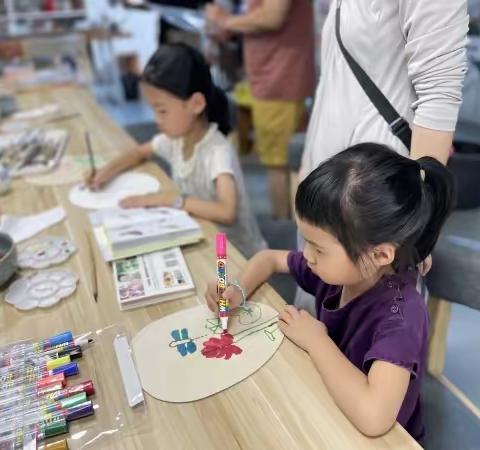 工农街道赫郡社区新时代文明实践“趣味小暑，画扇送清凉”小暑节气志愿服务活动