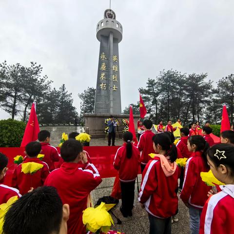 清明祭英烈 传承爱国志——涌泉小学开展清明祭扫活动