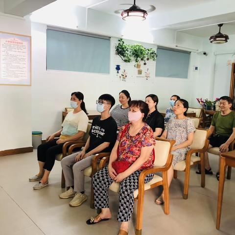 海府街道长者服务中心开展迎“七一”观看红色电影主题活动