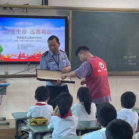 “青春有你 决不毒行”明月楼社区深入环城小学开展禁毒宣传活动