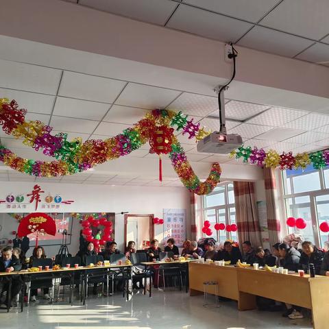 开门纳谏听民意，全心全意解民忧