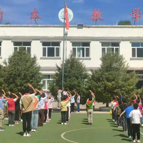 南店小学“文明礼仪伴我成长”主题升旗仪式暨“读书先进评选活动”颁奖仪式