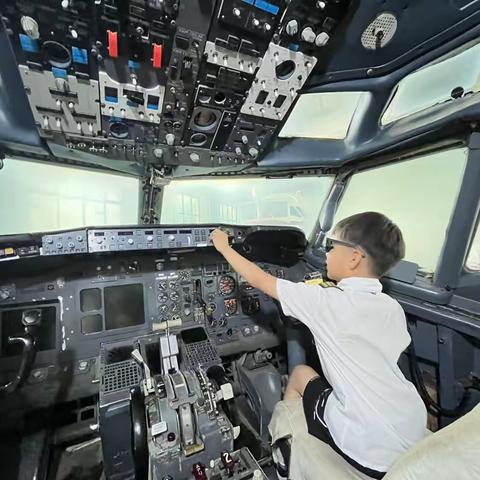 飞扬弘润幼儿园观音机场航空研学一日营