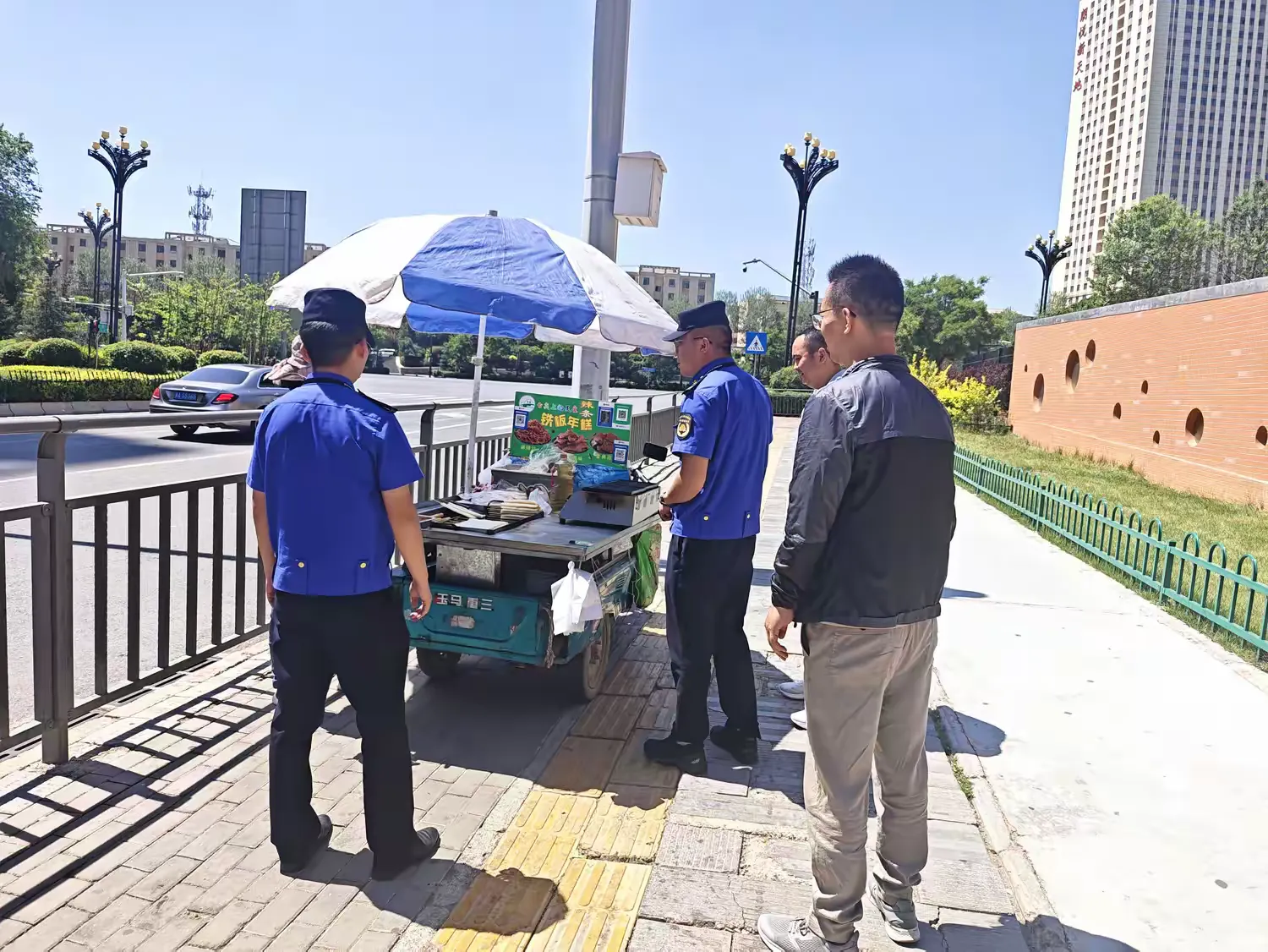 简篇-【卓越·习惯】共筑校园安全防线,守护青春成长之路